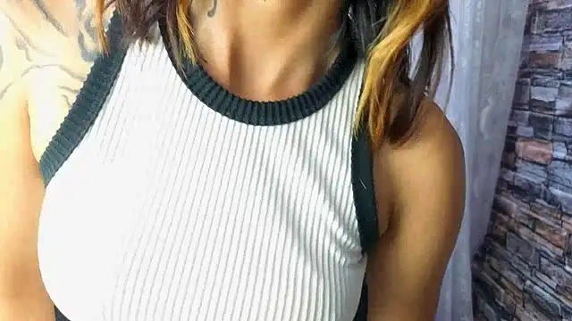 Miaa Thopmson online show from November 8, 8:40 pm