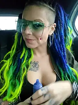 Snapshot of EdgesOfReality chatting on November 4, 7:29 am EdgesOfReality online show from November 4, 7:29 am