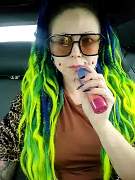 Snapshot of EdgesOfReality chatting on November 10, 8:02 am EdgesOfReality online show from November 10, 8:02 am