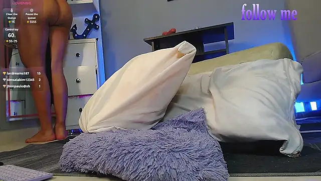 zoey-fox online show from March 8, 4:12 am