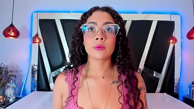 antonelllepiercee online show from March 13, 11:19 am