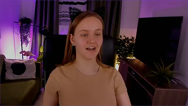 Snapshot of KellyPoter chatting on December 14, 9:18 am KellyPoter online show from December 14, 9:18 am