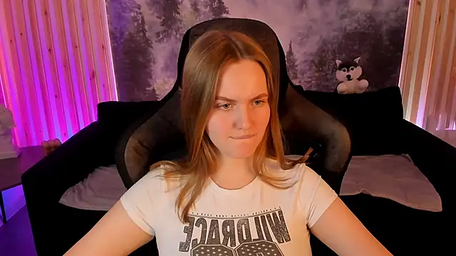 Snapshot of KellyPoter chatting on December 17, 12:00 pm KellyPoter online show from December 17, 12:00 pm