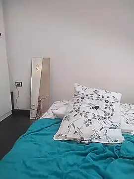 Snapshot of Mila_Lovi chatting on February 12, 12:01 pm Mila Lovi online show from February 12, 12:01 pm