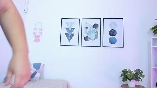 Abriil7 online show from February 19, 3:39 am