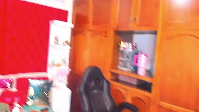 Snapshot of larafoxter chatting on March 8, 3:56 pm larafoxter online show from March 8, 3:56 pm