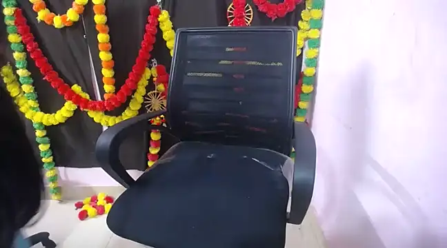 Snapshot of gulabo-Queen chatting on December 9, 3:54 pm gulabo-Queen online show from December 9, 3:54 pm