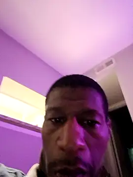 Snapshot of willywonka7793 chatting on December 24, 4:33 am willywonka7793 online show from December 24, 4:33 am