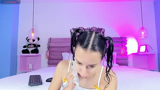 Snapshot of AbyCooper chatting on October 6, 1:19 pm AbyCooper online show from October 6, 1:19 pm