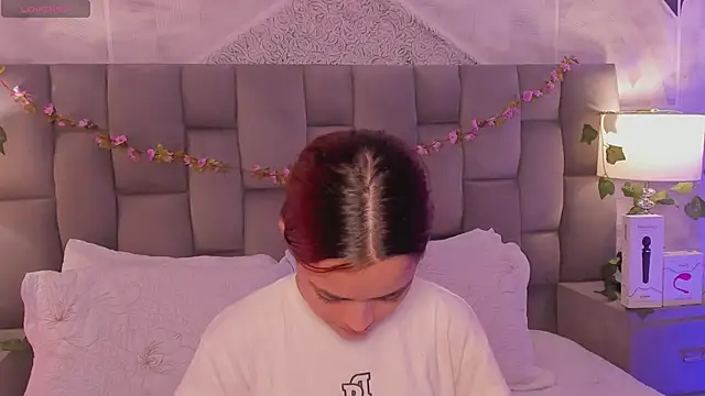 HannaRhodes online show from February 25, 2:00 pm