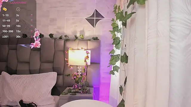 HannaRhodes online show from March 3, 2:15 pm