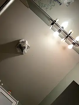 Snapshot of sluttysmiley chatting on December 16, 7:57 am sluttysmiley online show from December 16, 7:57 am