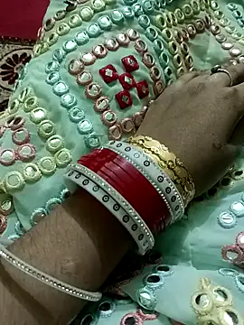 Snapshot of QUEEN-X-CPL chatting on December 24, 4:40 pm QUEEN-X-CPL online show from December 24, 4:40 pm