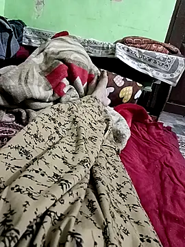 Snapshot of QUEEN-X-CPL chatting on February 8, 9:15 pm QUEEN-X-CPL online show from February 8, 9:15 pm