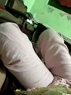 Snapshot of QUEEN-X-CPL chatting on March 4, 5:45 pm QUEEN-X-CPL online show from March 4, 5:45 pm