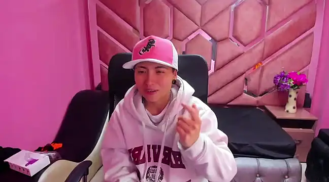 Snapshot of Im_Mathias chatting on January 19, 9:33 am Im Mathias online show from January 19, 9:33 am