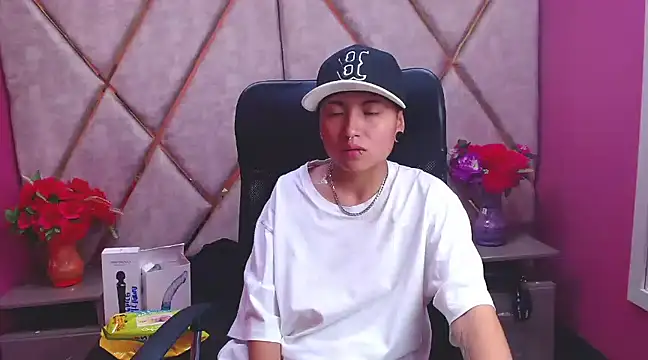 Snapshot of Im_Mathias chatting on February 1, 5:28 am Im Mathias online show from February 1, 5:28 am