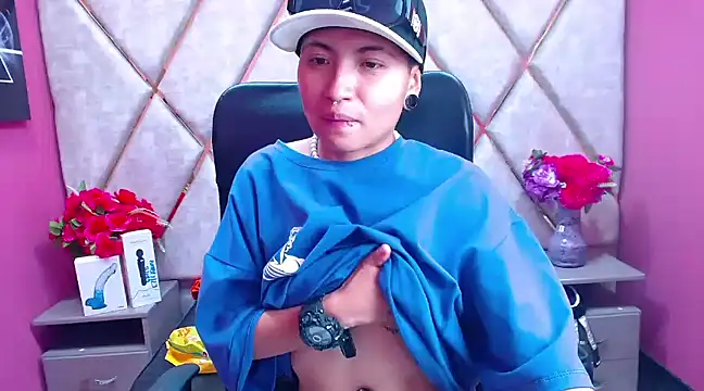 Snapshot of Im_Mathias chatting on February 4, 8:56 am Im Mathias online show from February 4, 8:56 am