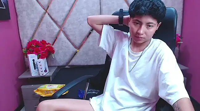 Snapshot of Im_Mathias chatting on February 7, 8:01 am Im Mathias online show from February 7, 8:01 am