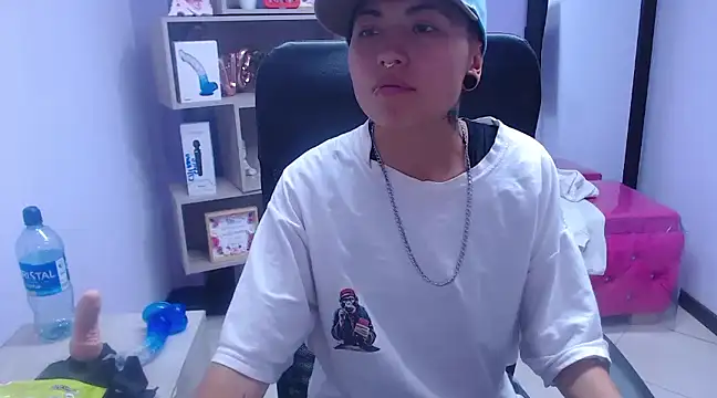 Snapshot of Im_Mathias chatting on February 13, 3:18 am Im Mathias online show from February 13, 3:18 am