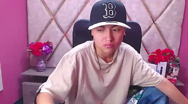 Snapshot of Im_Mathias chatting on February 15, 6:44 am Im Mathias online show from February 15, 6:44 am