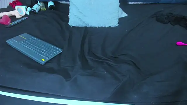 Melody Megann online show from February 9, 1:33 am