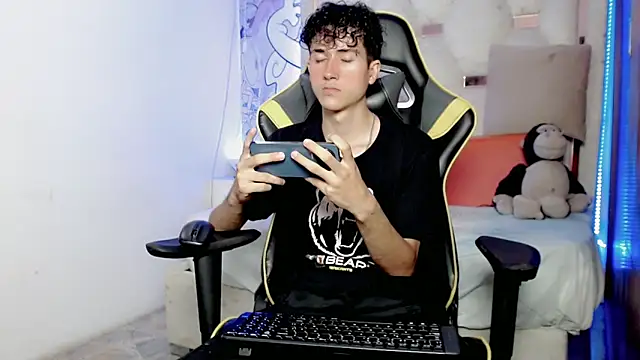 johnny cagee online show from November 29, 4:04 am