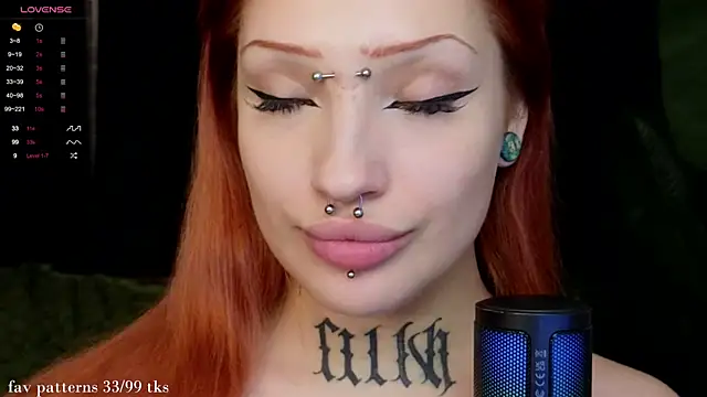 Snapshot of violetviolator chatting on December 6, 11:33 am violetviolator online show from December 6, 11:33 am