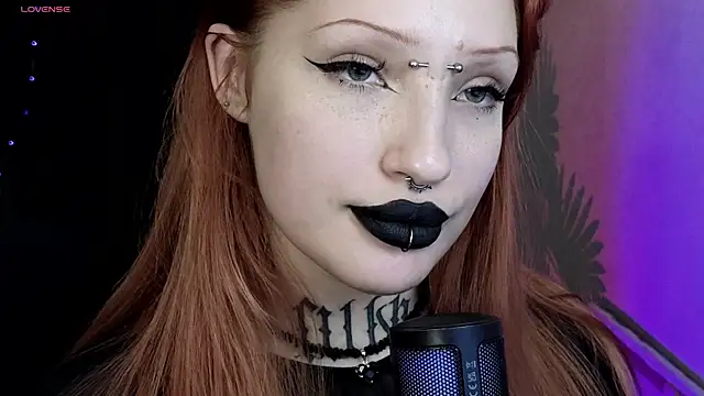 Snapshot of violetviolator chatting on February 7, 9:48 pm violetviolator online show from February 7, 9:48 pm