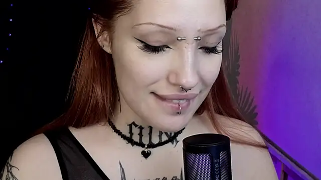 Snapshot of violetviolator chatting on February 8, 7:04 am violetviolator online show from February 8, 7:04 am