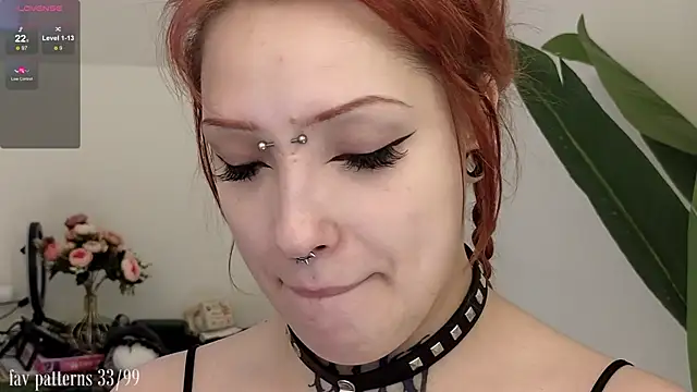 Snapshot of violetviolator chatting on March 10, 4:49 am violetviolator online show from March 10, 4:49 am