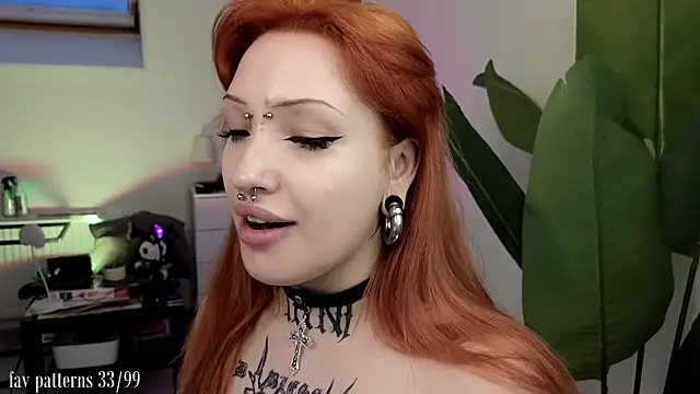 Snapshot of violetviolator chatting on March 13, 4:49 am violetviolator online show from March 13, 4:49 am