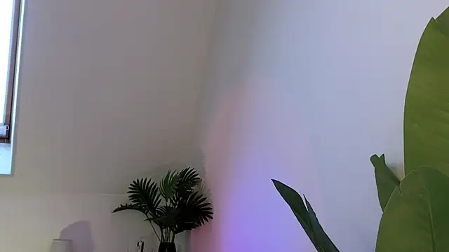 Snapshot of violetviolator chatting on March 15, 6:03 am violetviolator online show from March 15, 6:03 am