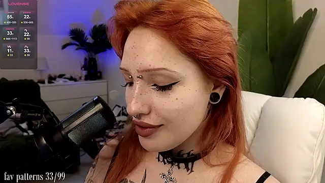 Snapshot of violetviolator chatting on March 21, 6:16 am violetviolator online show from March 21, 6:16 am