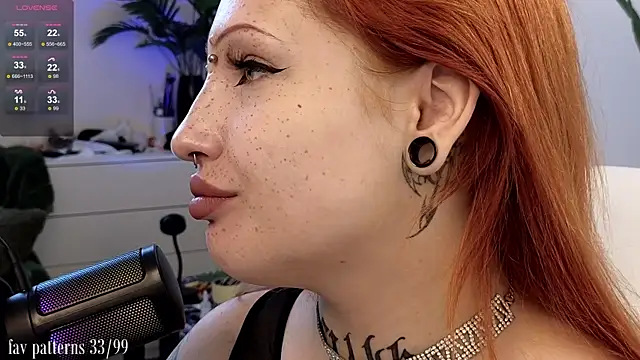 Snapshot of violetviolator chatting on March 22, 5:28 am violetviolator online show from March 22, 5:28 am