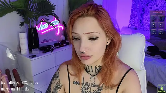 Snapshot of violetviolator chatting on September 17, 4:36 am violetviolator online show from September 17, 4:36 am