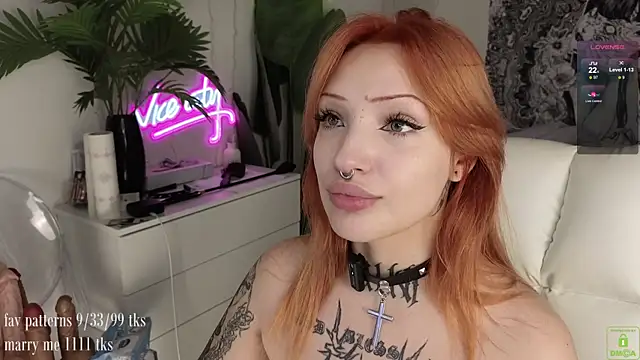 Snapshot of violetviolator chatting on September 20, 4:13 am violetviolator online show from September 20, 4:13 am