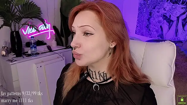 Snapshot of violetviolator chatting on October 10, 4:33 am violetviolator online show from October 10, 4:33 am