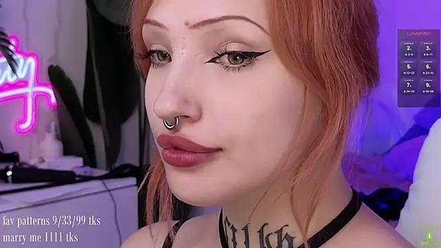 Snapshot of violetviolator chatting on October 11, 6:23 am violetviolator online show from October 11, 6:23 am