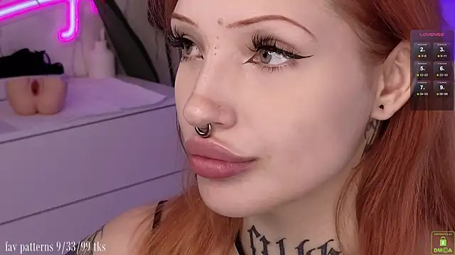 Snapshot of violetviolator chatting on November 8, 4:34 am violetviolator online show from November 8, 4:34 am