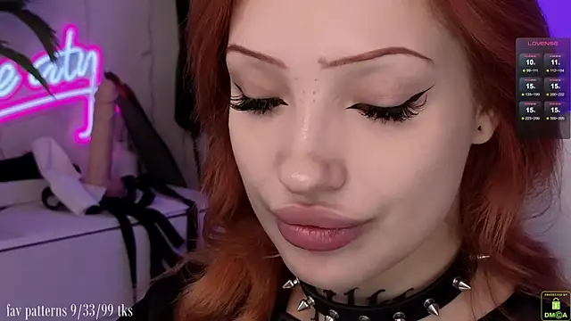 Snapshot of violetviolator chatting on November 22, 4:11 am violetviolator online show from November 22, 4:11 am