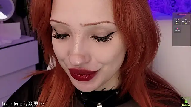 Snapshot of violetviolator chatting on November 30, 4:49 am violetviolator online show from November 30, 4:49 am