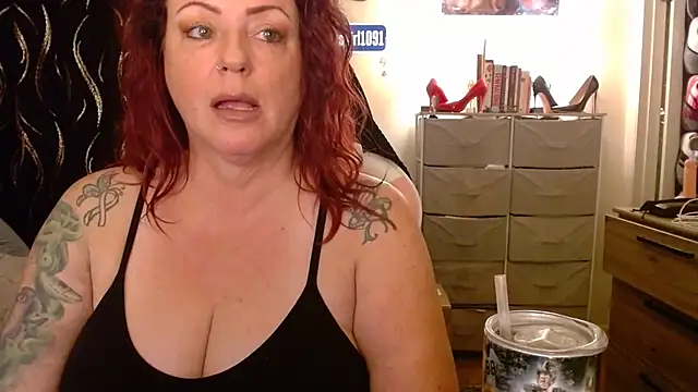 Nikkimastersgirl1091 online show from October 28, 4:53 pm