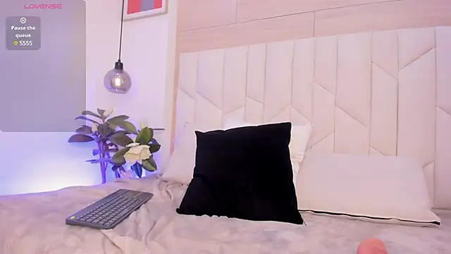 SaraMonroe1 online show from February 6, 10:43 pm