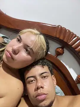 Snapshot of DuoHotLive chatting on October 28, 3:43 am DuoHotLive online show from October 28, 3:43 am