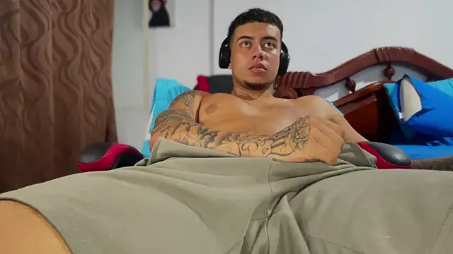 Snapshot of DuoHotLive chatting on November 29, 4:26 am DuoHotLive online show from November 29, 4:26 am