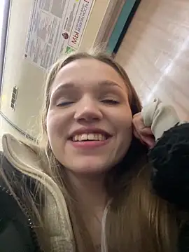 KitteCat online show from December 14, 9:02 pm