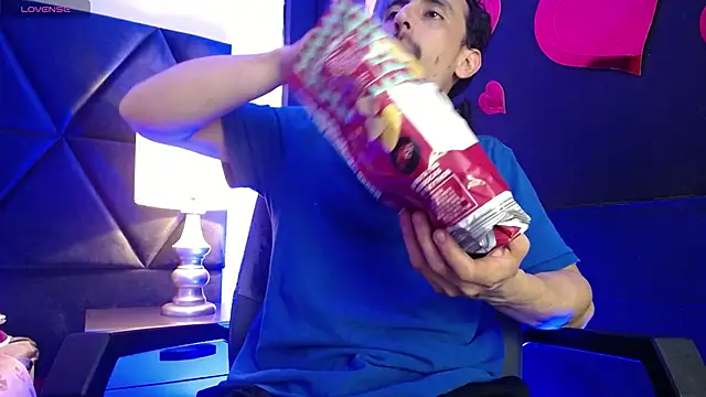 Snapshot of Sr_Magnus_ chatting on February 28, 11:47 am Sr Magnus online show from February 28, 11:47 am