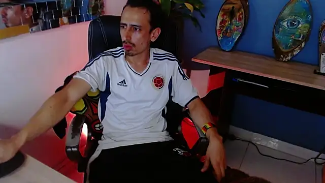 Snapshot of Sr_Magnus_ chatting on March 15, 3:40 am Sr Magnus online show from March 15, 3:40 am