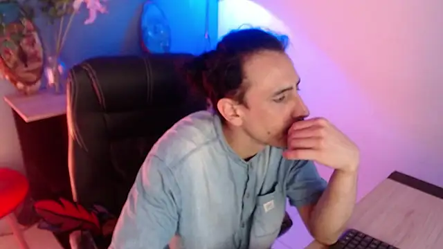 Snapshot of Sr_Magnus_ chatting on March 19, 4:36 am Sr Magnus online show from March 19, 4:36 am